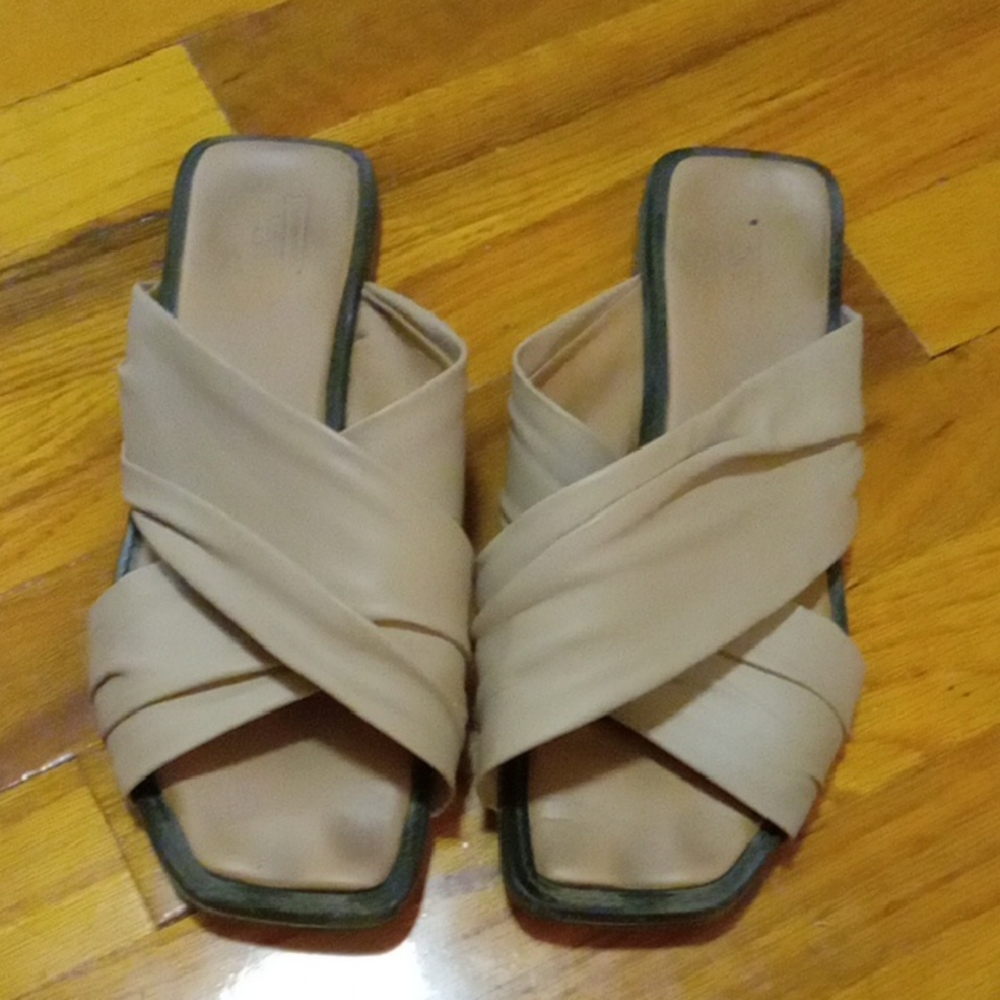 *last day - moving sale* Flattered Tan Women's Slide Sandals size 10/40